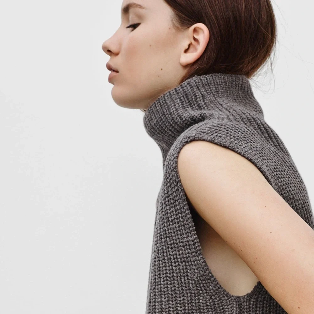 Aritzia Wilfred taupe mocha Durandal sleeveless turtleneck top - size XS - Picture 4 of 7